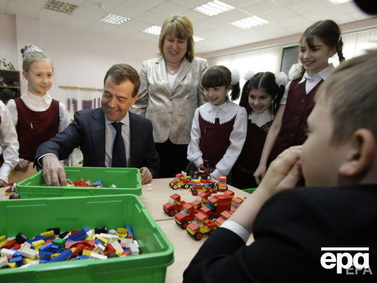 В российских школах не хватает учителей математики и иностранных языков