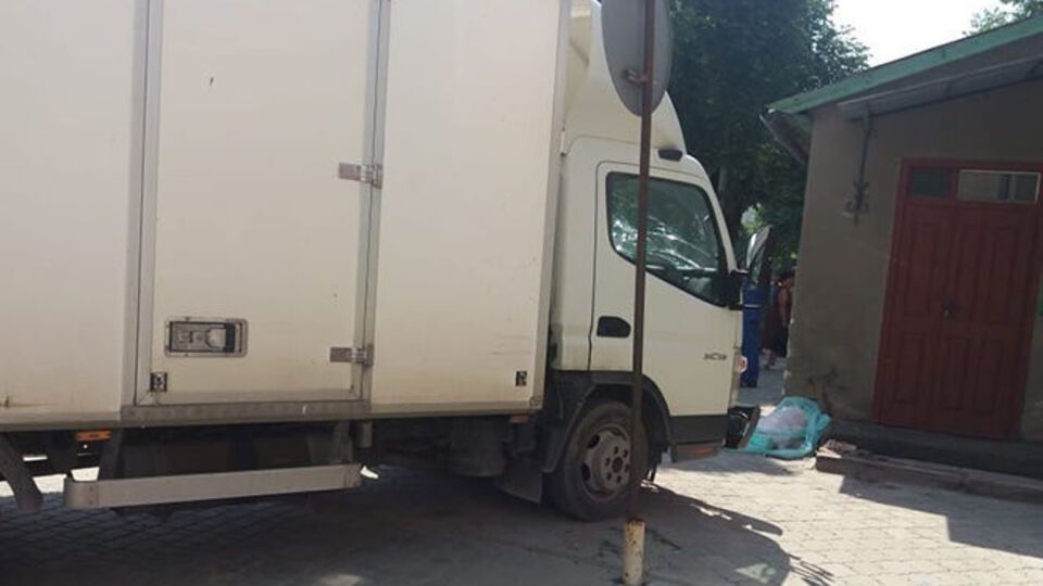 Грузовик сбил ребенка на тротуаре, отметили в полиции