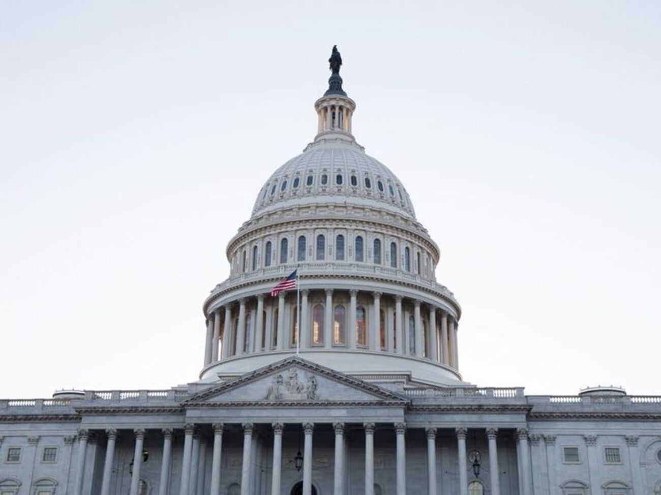 За инициативу проголосовали 87 сенаторов, 10 выступили против