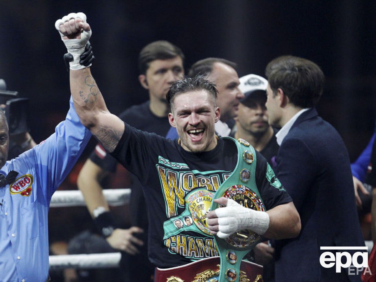 Усик похвалил Шария