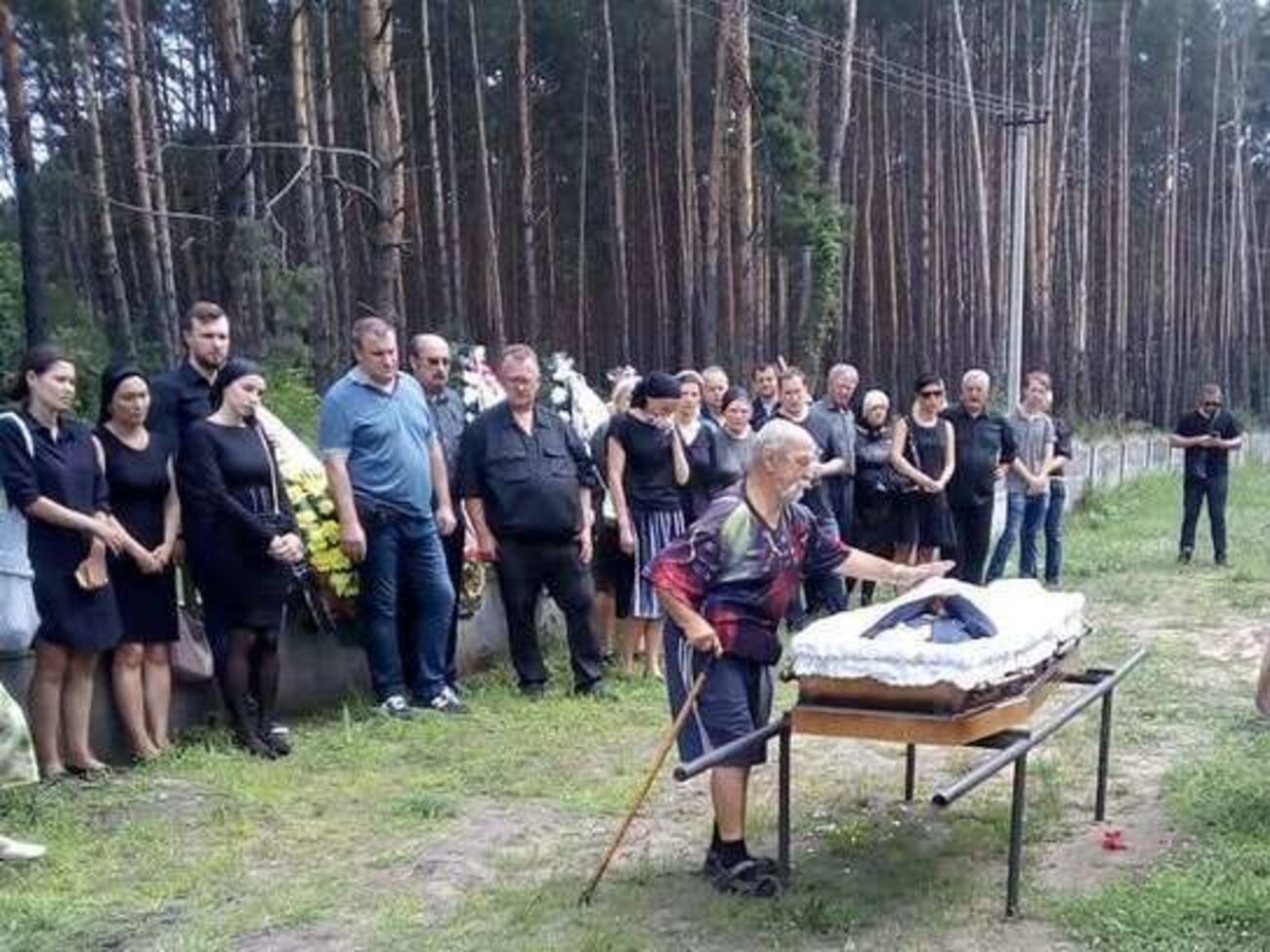 С Юрием Шундровым прощалось несколько десятков человек