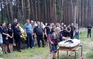 С Юрием Шундровым прощалось несколько десятков человек