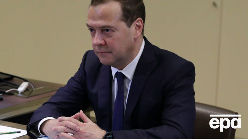 Медведев отметил, что Россия ответит на новые санкции США