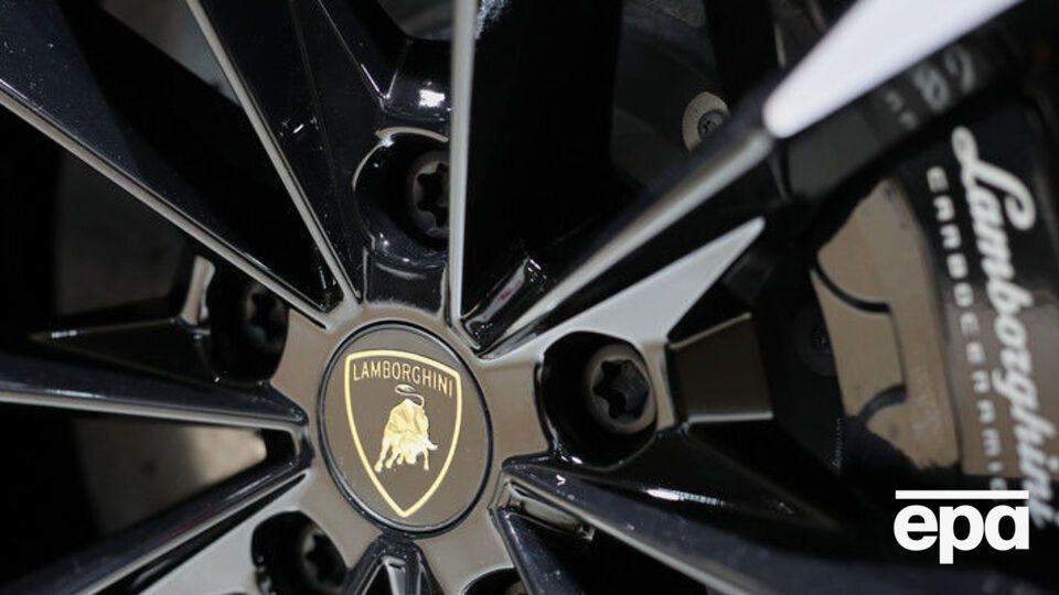 Британець невдало проїхався на орендованому Lamborghini