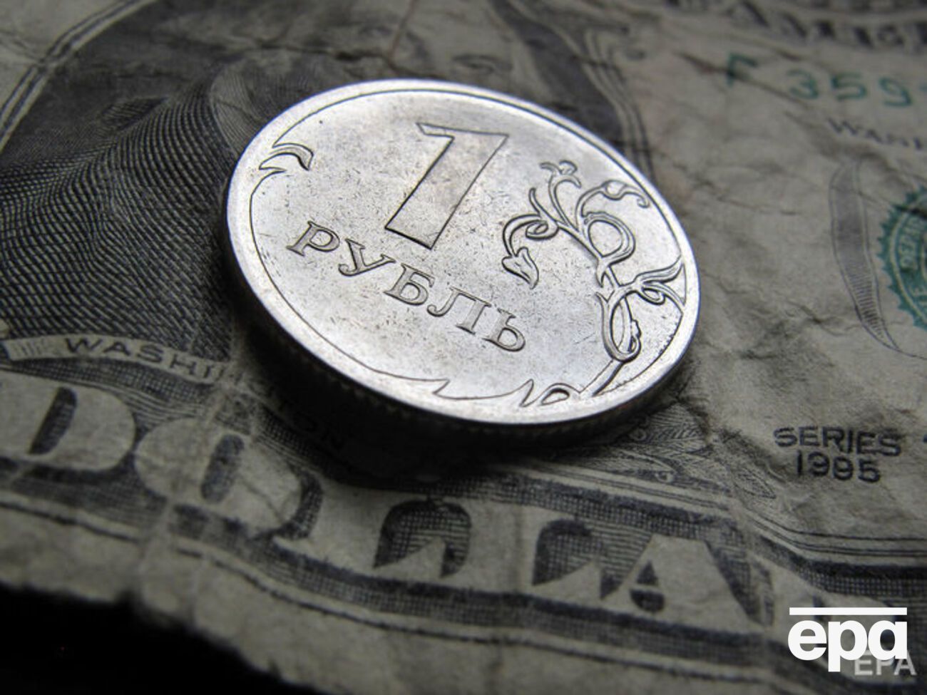 Курс рубля обновляет двухгодичный минимум