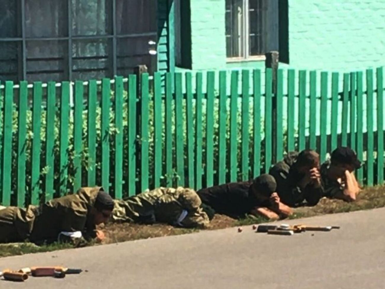 Несмотря на решение суда, люди Головача выставили на территории охрану из титушек, заявил директор предприятия