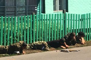 Несмотря на решение суда, люди Головача выставили на территории охрану из титушек, заявил директор предприятия