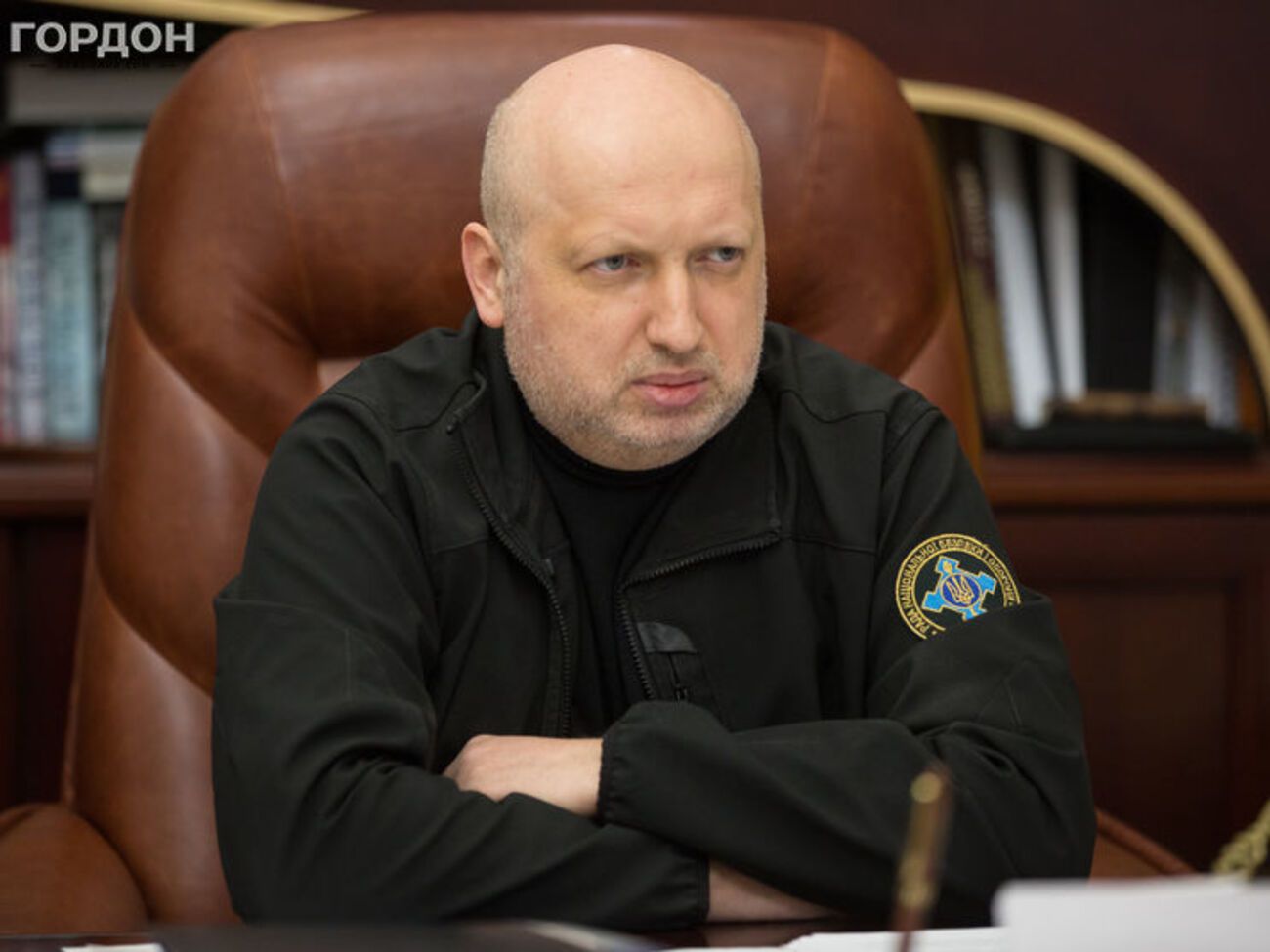 Турчинов уверен, что зарплаты военным надо повысить