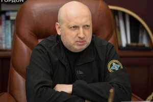 Турчинов уверен, что зарплаты военным надо повысить