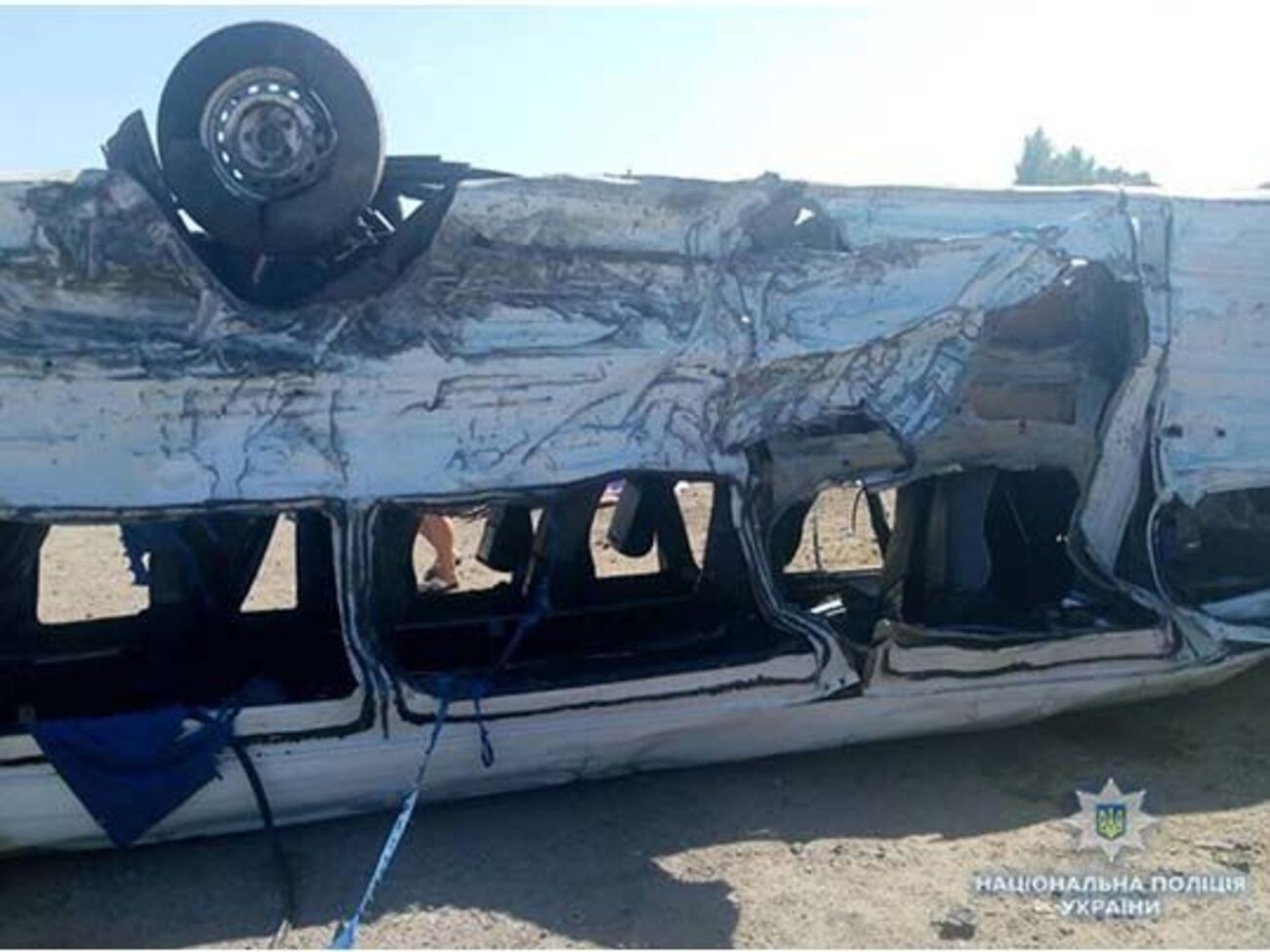 По данным полиции, в салоне микроавтобуса было около 20 человек