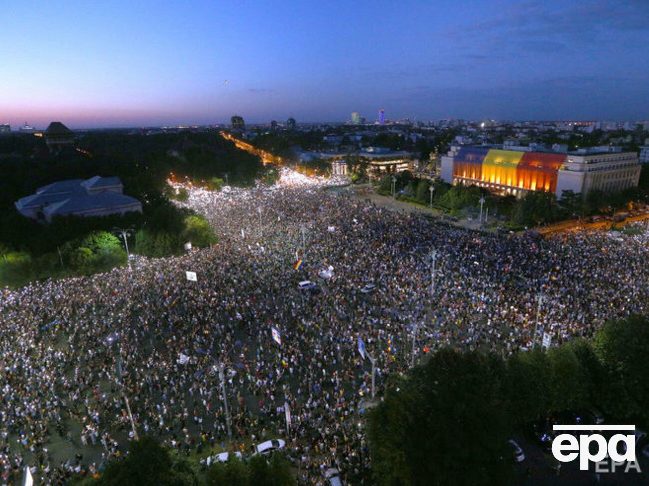 В Бухаресте проходит массовый митинг