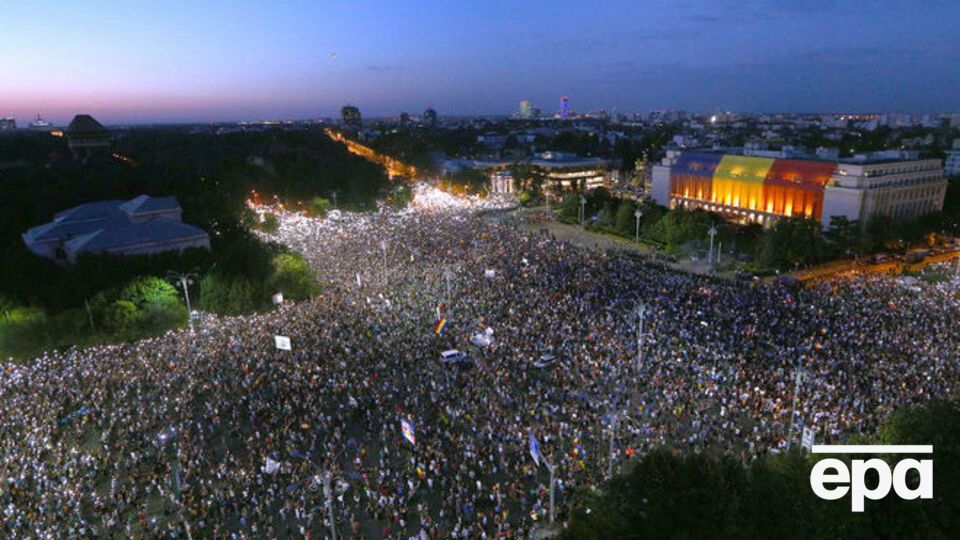 В Бухаресте проходит массовый митинг