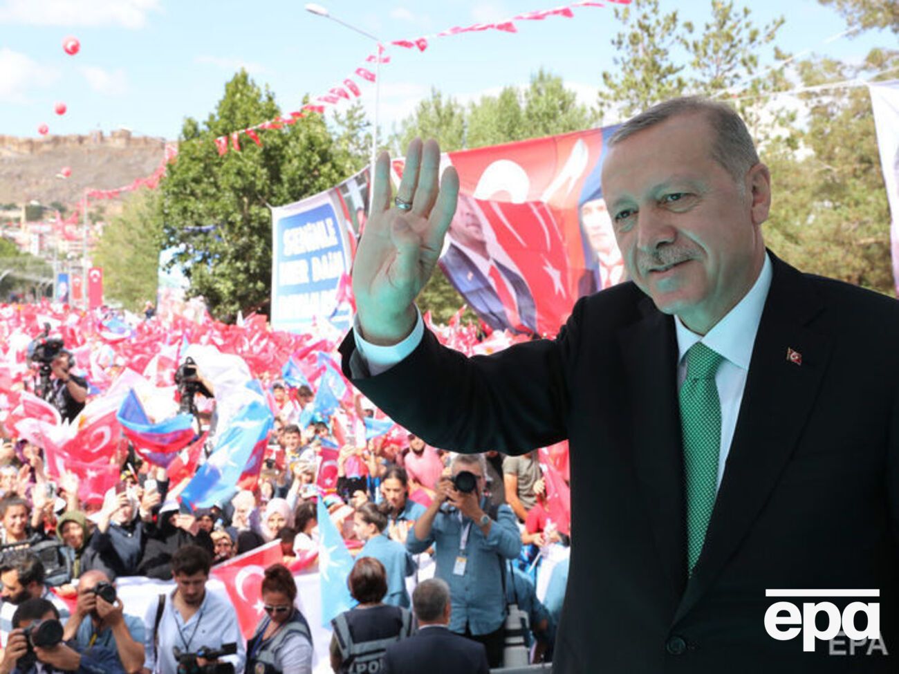 Эрдоган просит граждан не паниковать из-за падения лиры