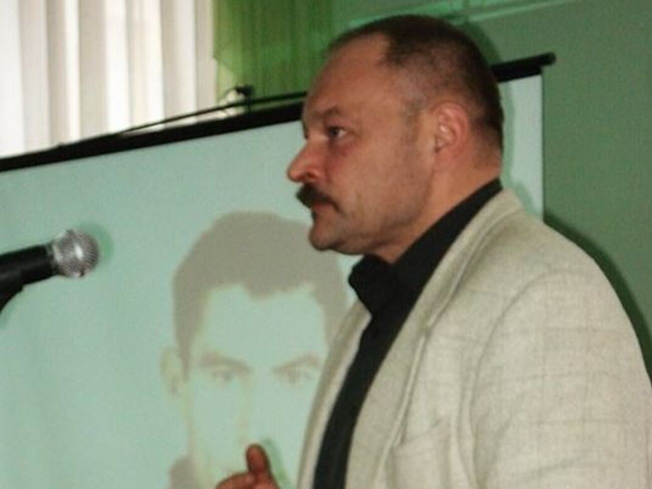 Дмитрий Стус о ленте про Василия Стуса:&nbsp;Для меня весь этот фильм, мягко говоря, смешон и неприемлем. Но если хотят, пусть снимают