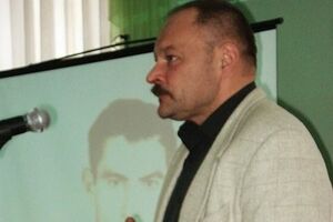 Дмитро Стус щодо стрічки про Василя Стуса: Для мене весь цей фільм, м'яко кажучи, смішний і неприйнятний. Але якщо хочуть, нехай знімають