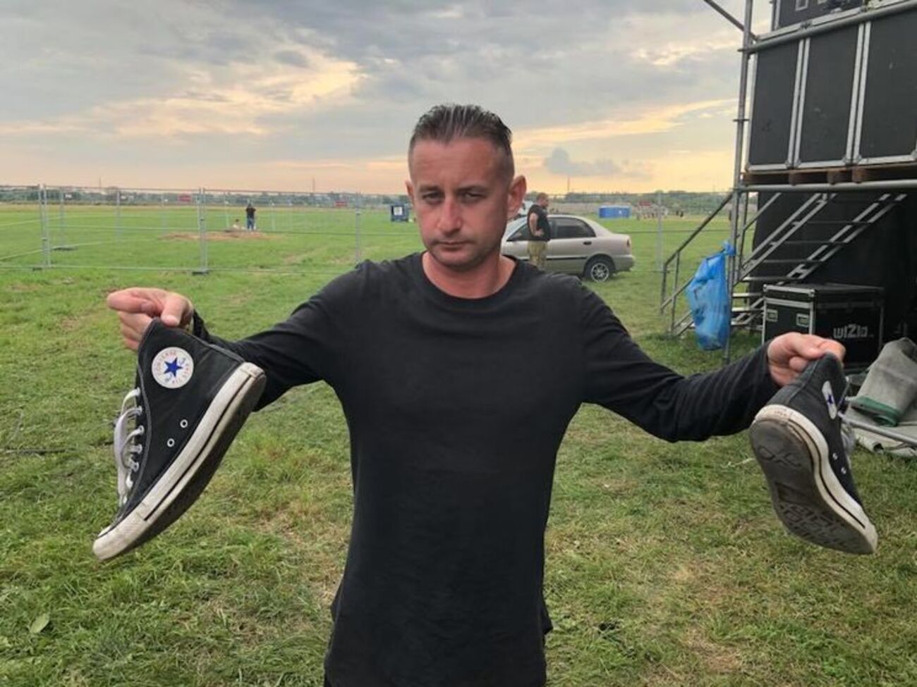 Жадан предупреждал, что кеды очень изношены