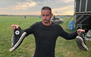 Жадан предупреждал, что кеды очень изношены