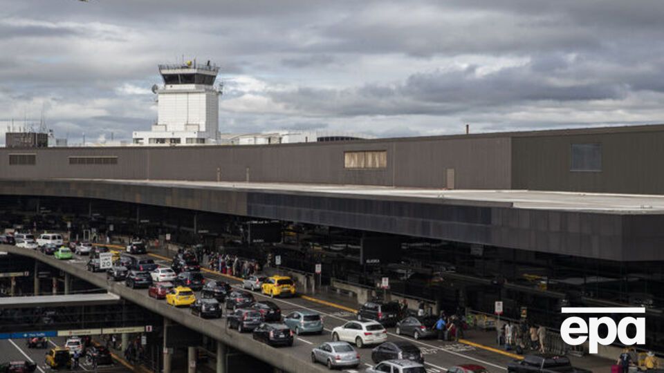 Викрадач літака в Сіетлі розмовляв із диспетчером аеропорту перед падінням