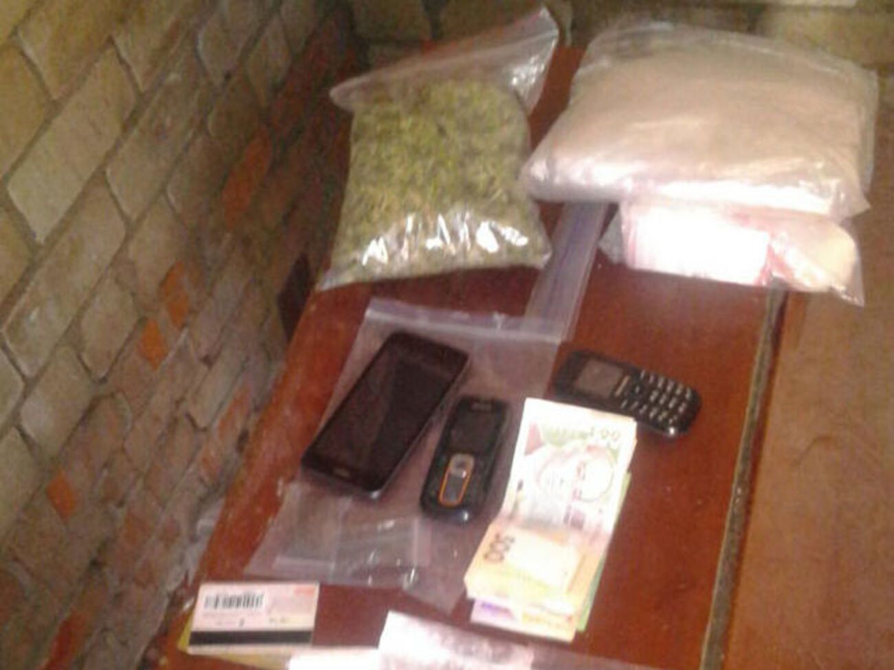 Серед вилученого &ndash; амфетамін, марихуана, наркотичні солі