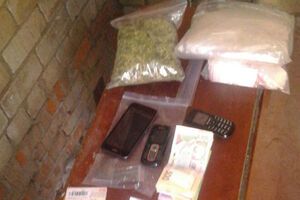 Серед вилученого – амфетамін, марихуана, наркотичні солі