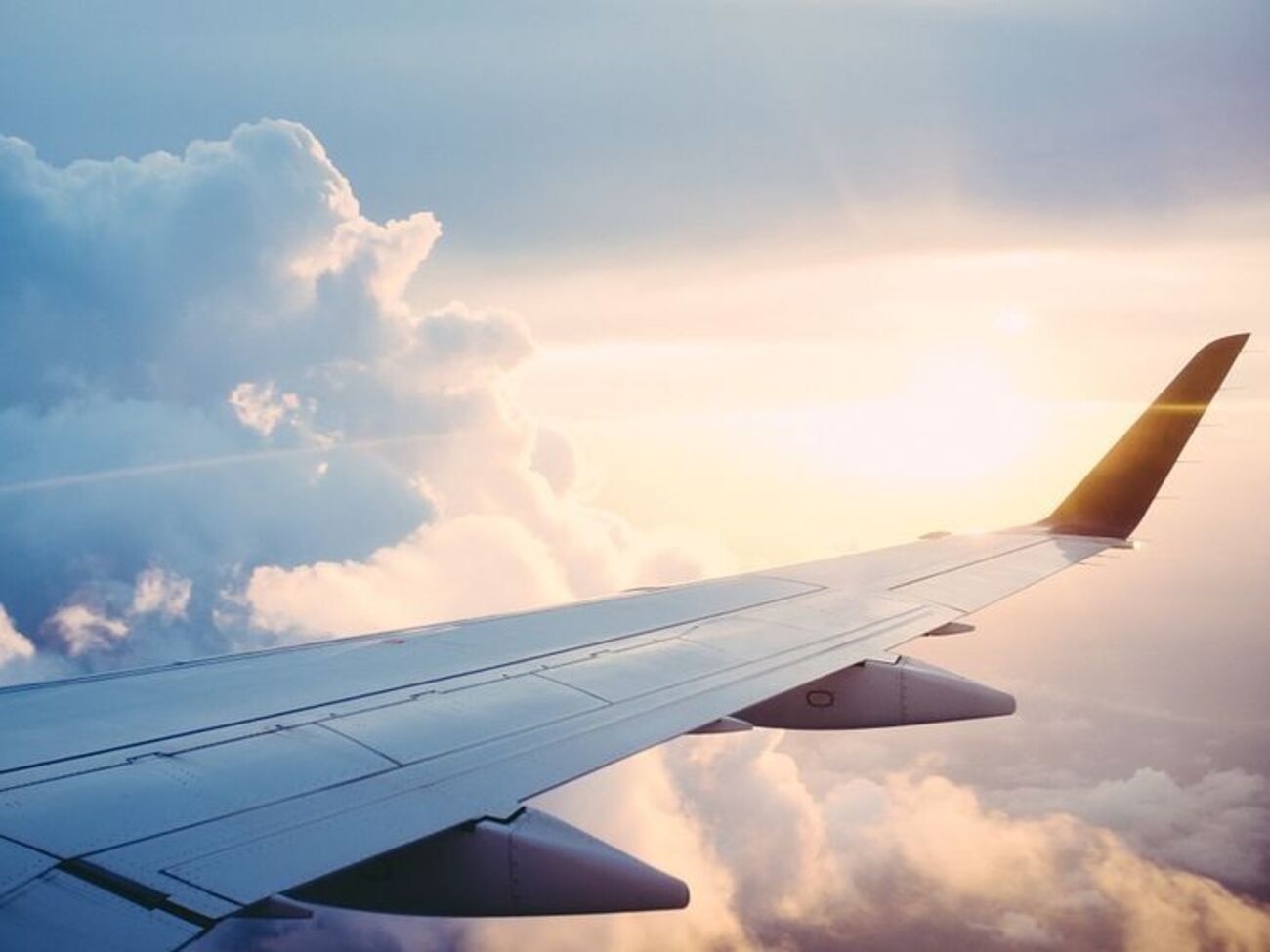 По словам чиновников, самолет разбился возле аэропорта Оксибил