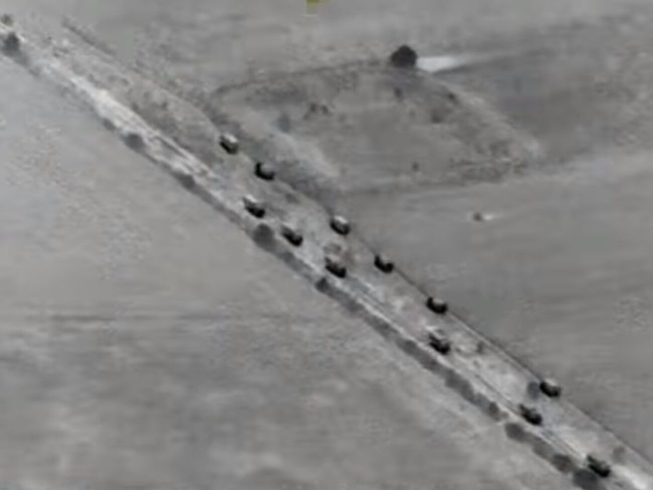 По данным местных жителей, конвои из РФ заходят на территорию Украины ночью почти каждую неделю