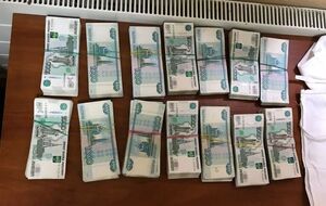 Под одеждой украинцев нашли 3 185 000 рублей