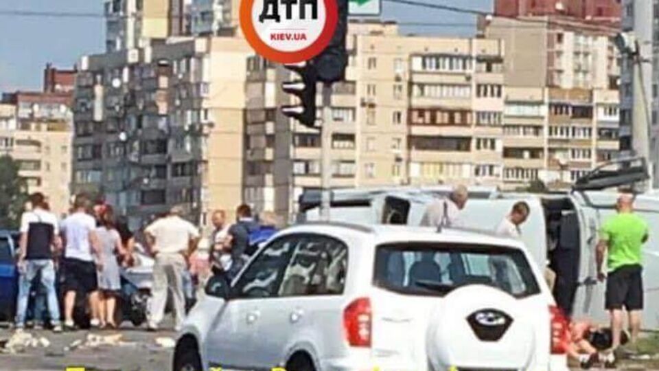 Все пострадавшие в результате аварии в Киеве оказались пассажирами столкнувшихся автомобилей