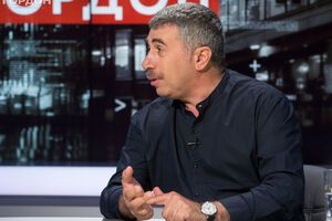 Комаровський: У Бішкеку хтось розпустив чутку, що якщо я потримаюсь за живіт вагітної, то пологи будуть легкими