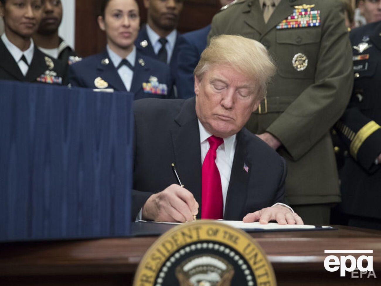 Оборонный бюджет, подписанный Трампом, предусматривает деньги для Украины
