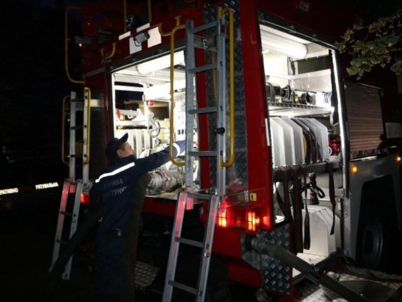 К тушению пожара привлекли 50 спасателей