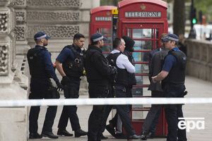 Полицейские остаются на месте происшествия