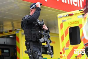 В Вестминстере остается большое количество правоохранителей