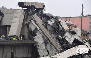 В Генуе обрушился мост