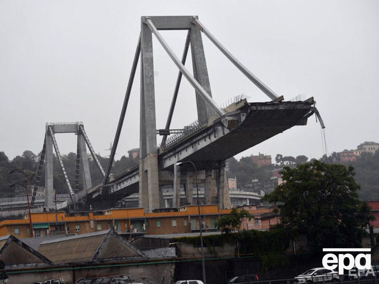 Мост в Генуе обрушился сегодня около 12.00 по местному времени