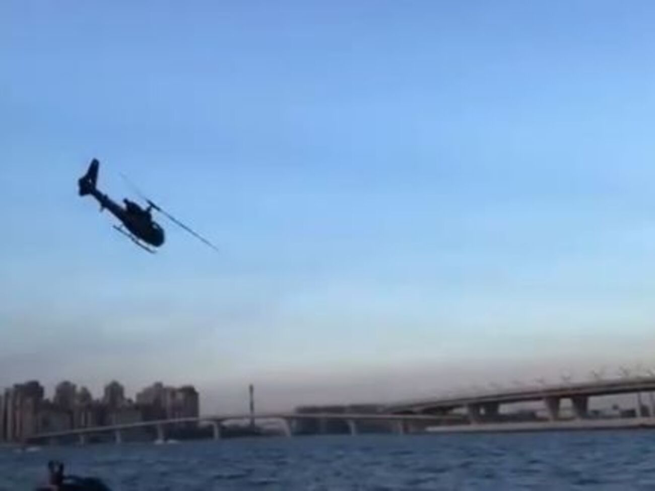 Пілот не мав дозволу на проліт під мостом