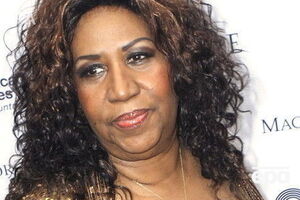 Франклин находится у себя дома в окружении близких