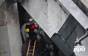 Во время обрушения на мосту находилось не менее десятка автомобилей