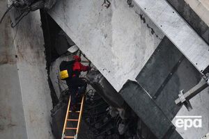 Во время обрушения на мосту находилось не менее десятка автомобилей