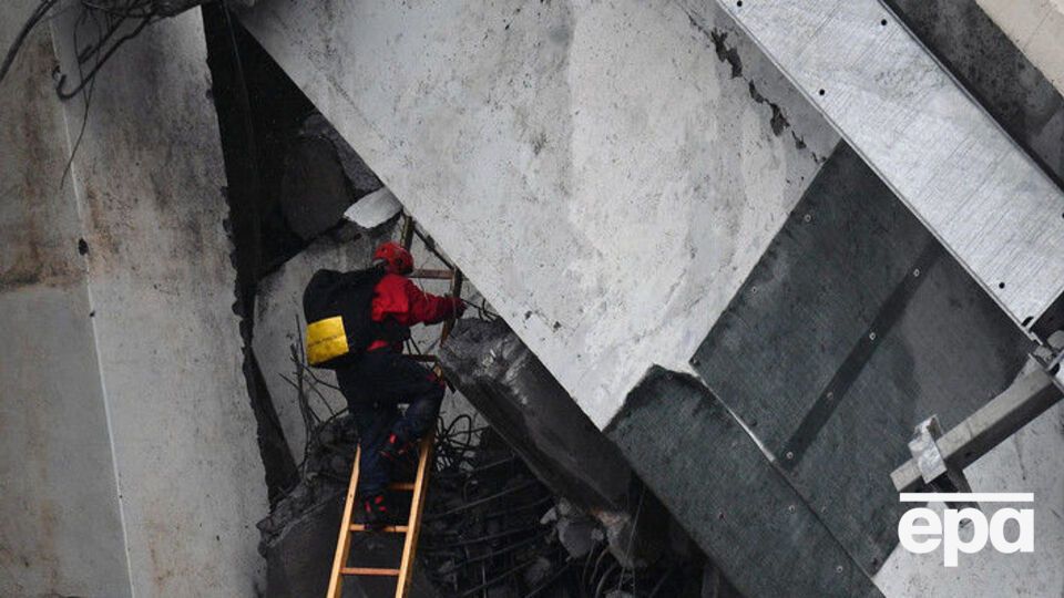 Під час обвалення на мосту було не менше ніж 10 автомобілів