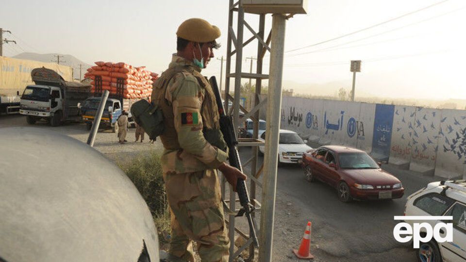 Талибы атаковали две военные базы за два дня