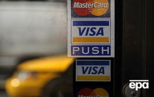 Операції з використанням платіжних систем Visa і MasterCard було заблоковано у Криму у грудні 2014 року, проте 2016 року Visa продовжила роботу на півострові