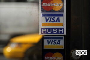 Операції з використанням платіжних систем Visa і MasterCard було заблоковано у Криму у грудні 2014 року, проте 2016 року Visa продовжила роботу на півострові