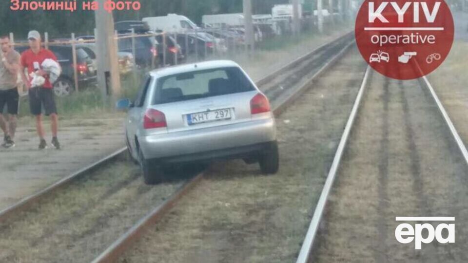 Водителя и пассажира Audi удалось задержать