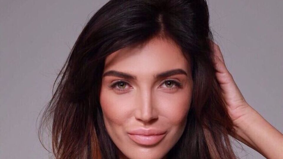 Девушку, которая якобы является любовницей Мурата Налчаджиоглу, отметили призом на конкурсе