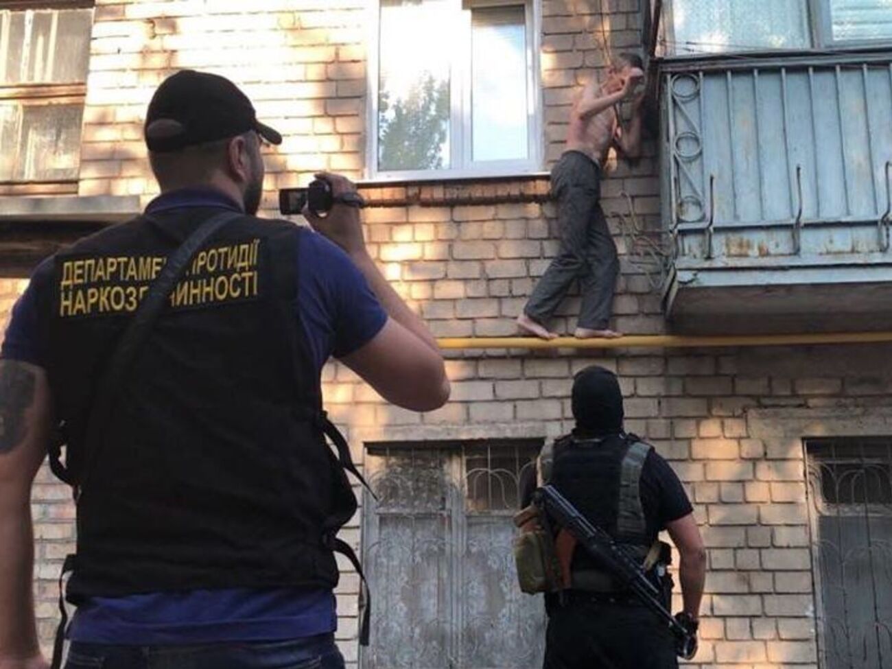 Работники полиции провели обыски у "бригадных" и рядовых членов организованной преступной группировки