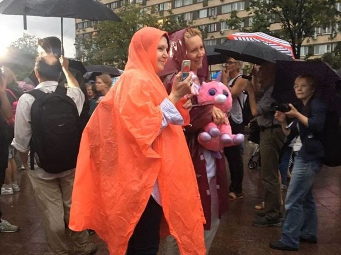 Участники акции пришли без плакатов, но с детскими игрушками