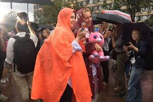 Участники акции пришли без плакатов, но с детскими игрушками