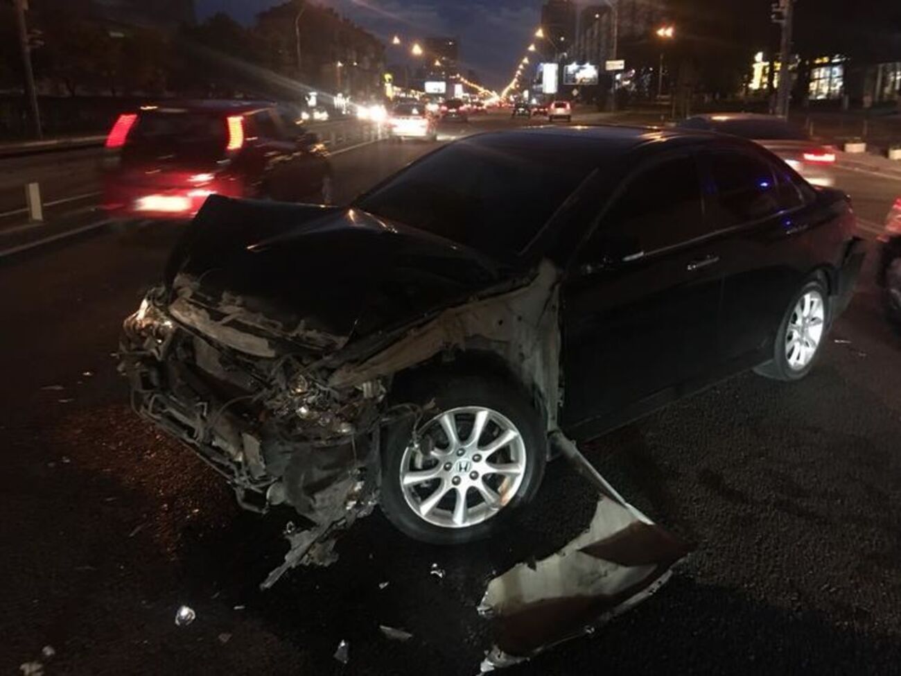 Автомобиль Honda, который врезался в авто Мирошниченко