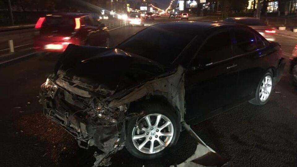 Автомобиль Honda, который врезался в авто Мирошниченко